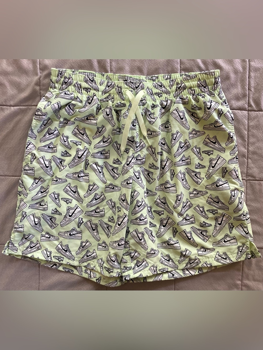 Nike Tossed Sneakers Volley Shorts Men’s Small 6” Green Athletic Gym Running